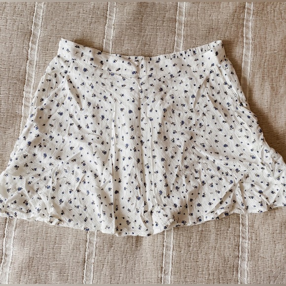 American Eagle Outfitters Dresses & Skirts - American Eagle floral skirt